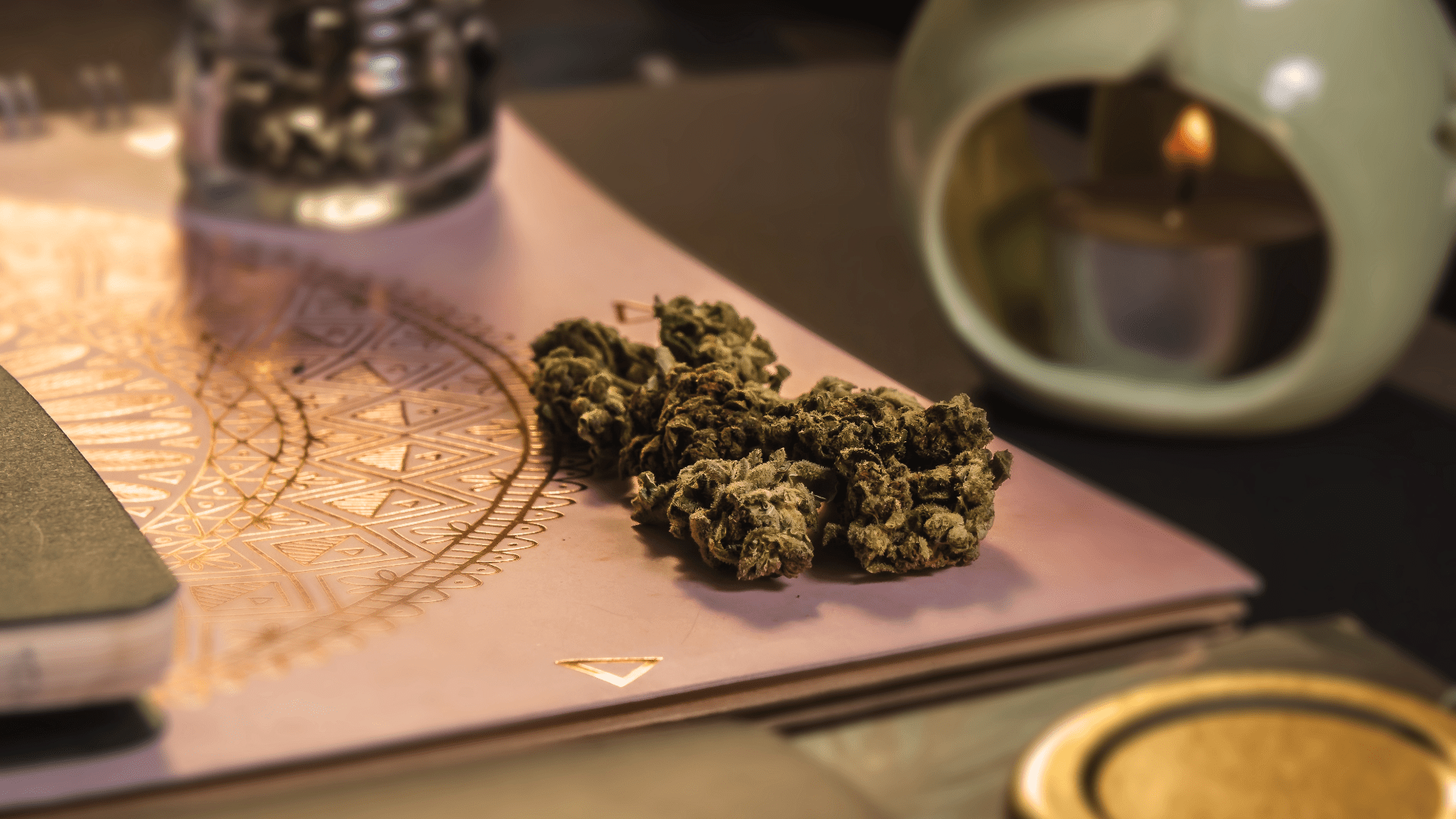 Warum das Zerkleinern von Cannabis vor dem Vapen wichtig ist: Der HIZEN Warum das Zerkleinern von Cannabis vor dem Vapen wichtig ist: Der HIZEN